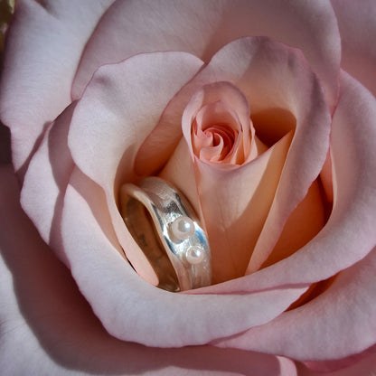 Lamellar ring with Pearls