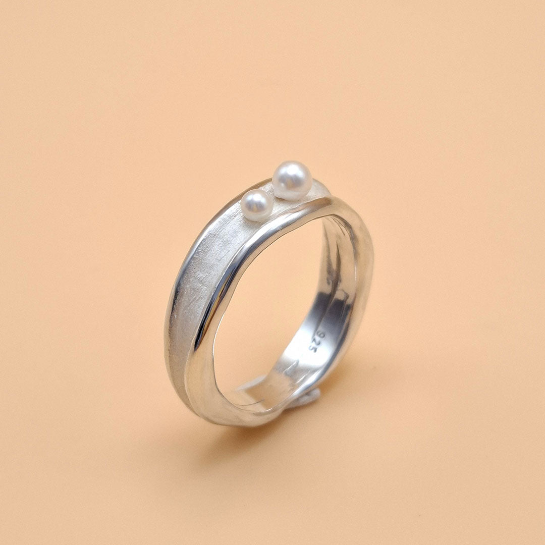 Lamellar ring with Pearls