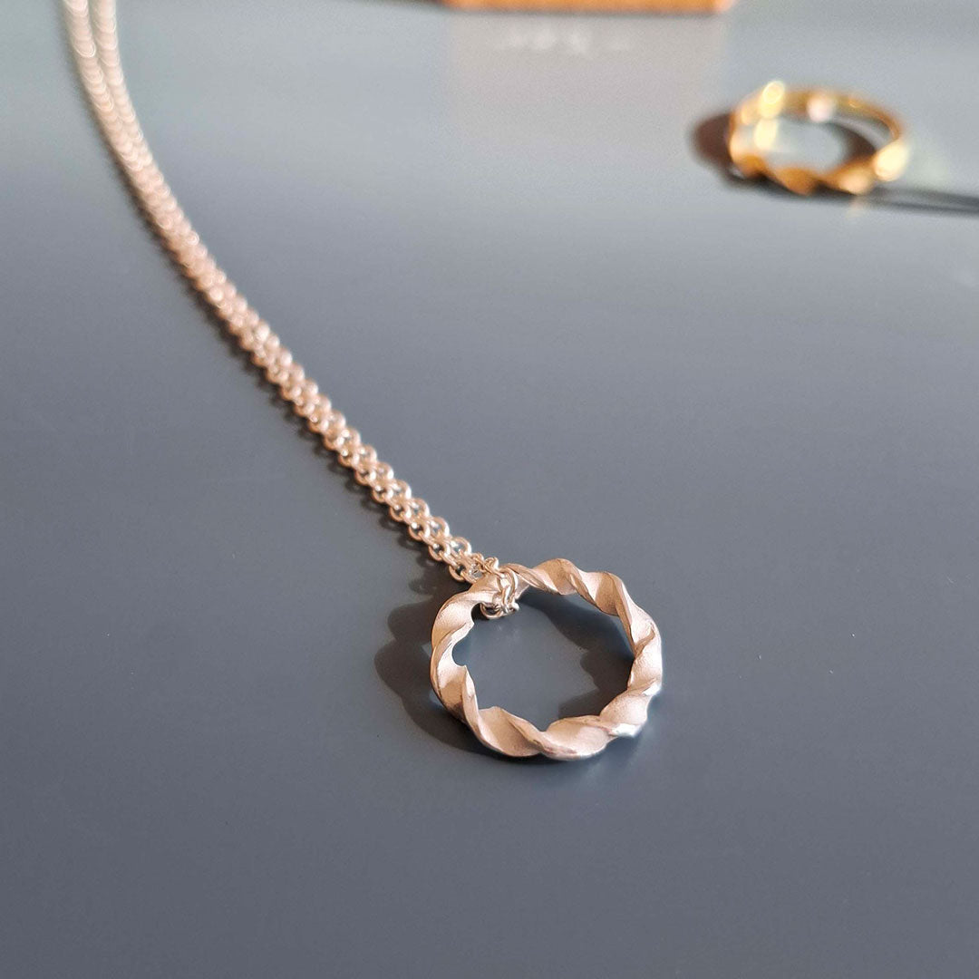 Twist chain