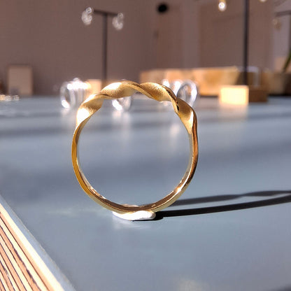 Twist Ring