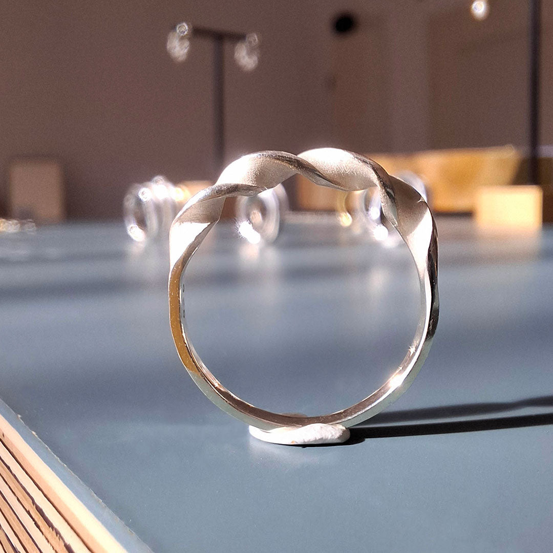Twist Ring